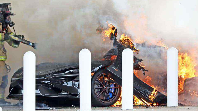 Στάχτη και αποκαΐδια έγινε μια ακόμη McLaren